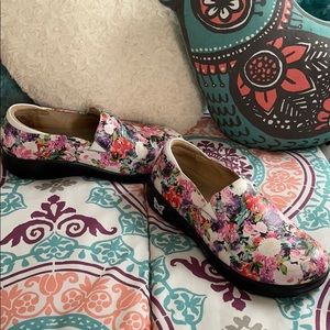 Alegria Shoes Size 37